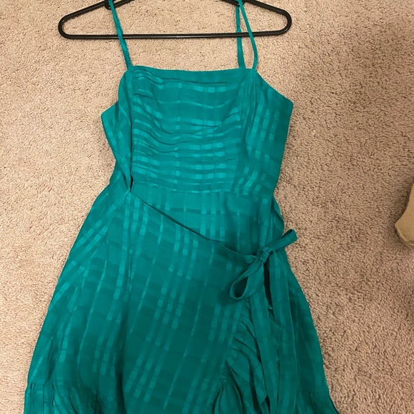 Revolve wrap dress - Picture 2 of 3